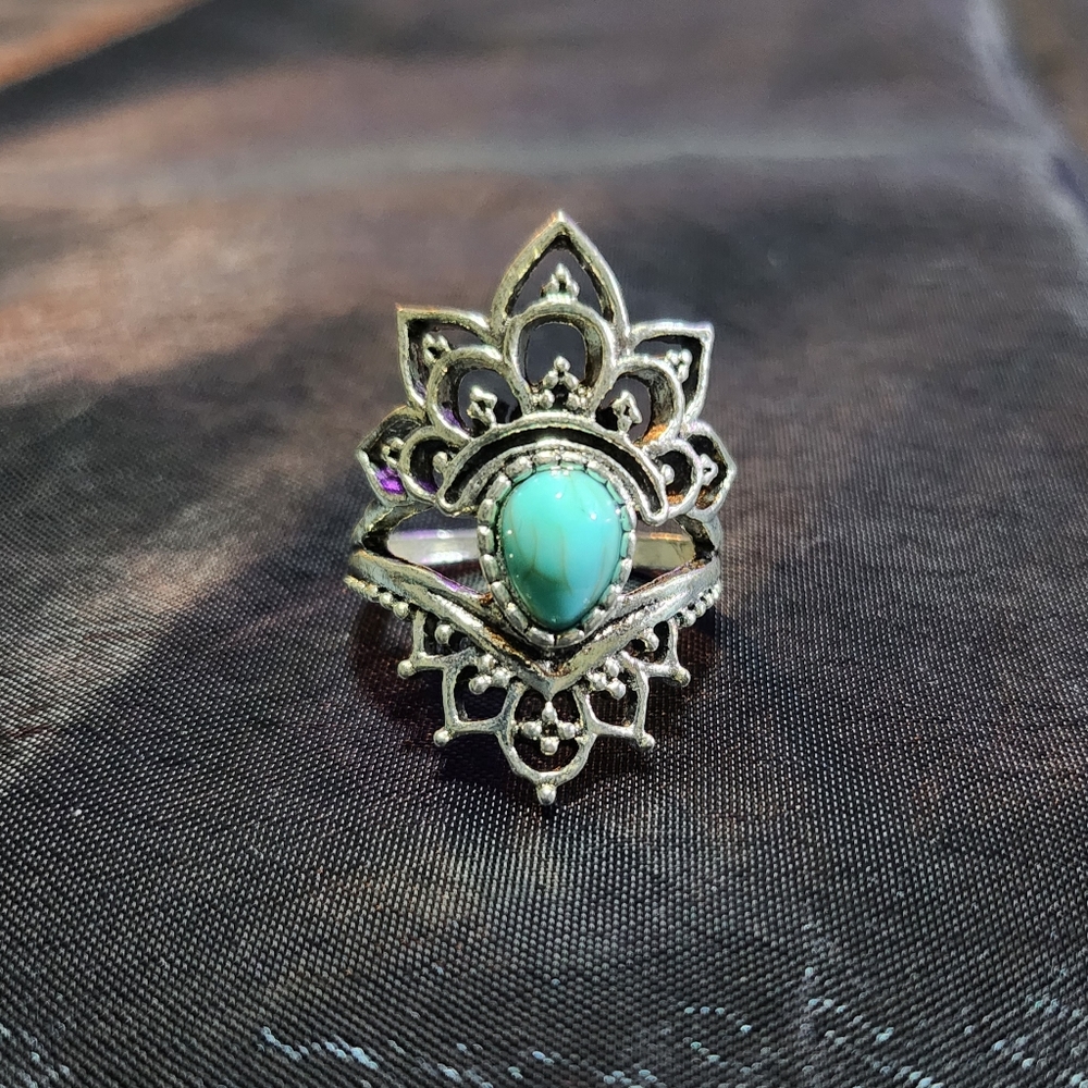 Vintage Aztec Silver & Turquoise Ring